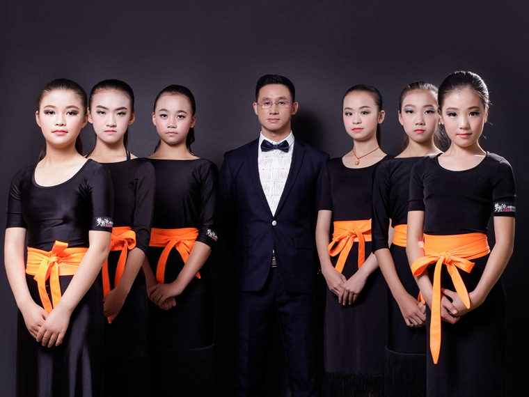 鹽商人物第24期丨專訪夢(mèng)黑池舞蹈創(chuàng)始人陸豐裕：逐夢(mèng)人生，舞動(dòng)精彩